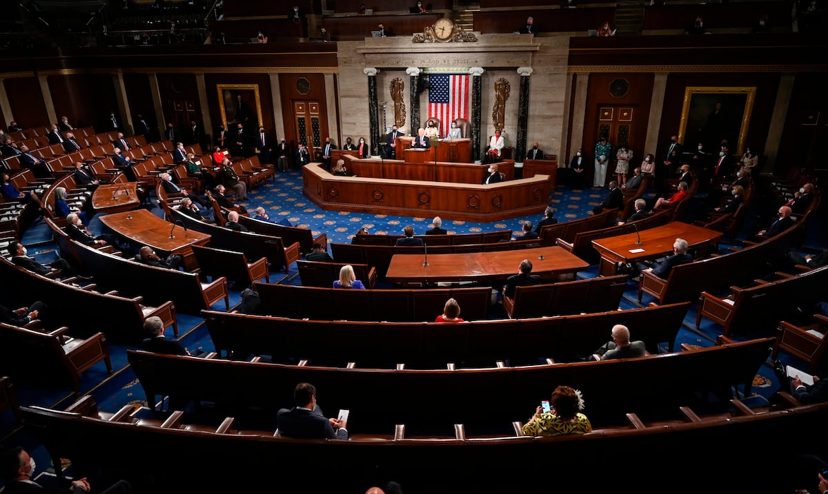 Fracasa en Congreso de Estados Unidos intento de limitar poderes de guerra de Donald Trump en Irán