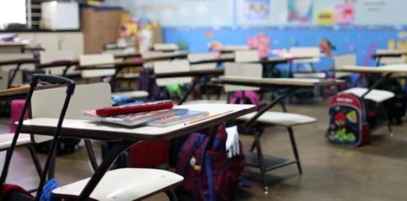Creen que las escuelas siguen cerradas como parte de un plan privatizador de Keleher. (Archivo)