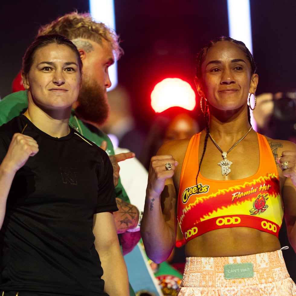 Katie Taylor (izquierda) y Amanda Serrano (derecha) protagonizaron una de las trilogías más emblemáticas del boxeo femenino contemporáneo.