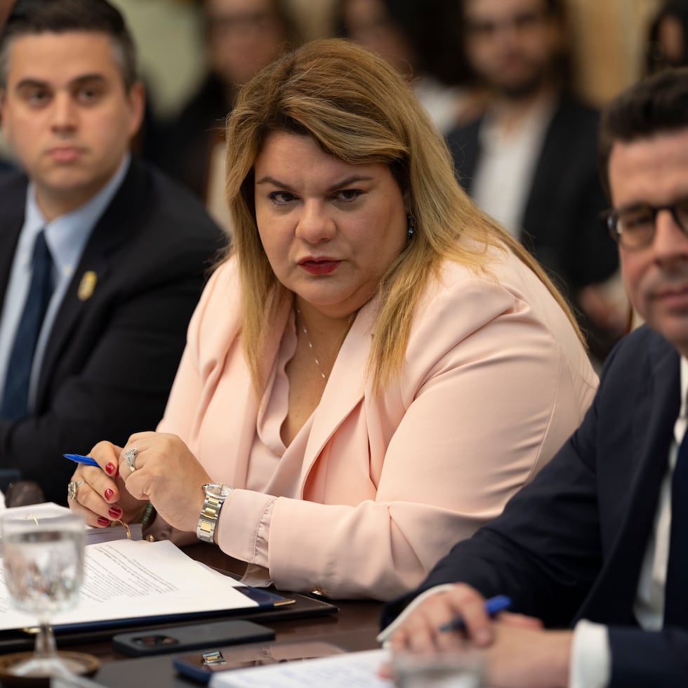 La gobernadora Jenniffer González y el secretario de la Gobernación, Francisco Domenech, son los únicos con poder para proteger a personas desde La Fortaleza, escribe Benjamín Torres Gotay.