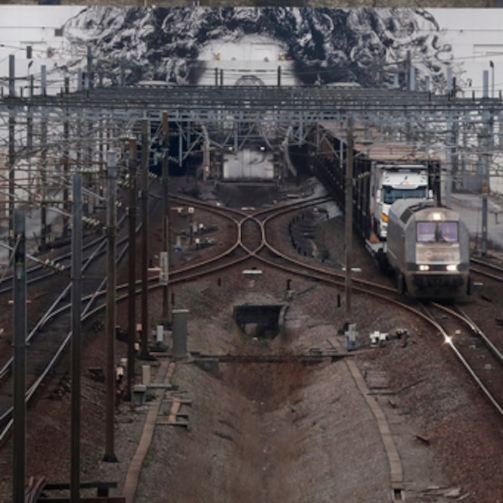 La empresa urgió a las personas a no acudir a la estación del tren.