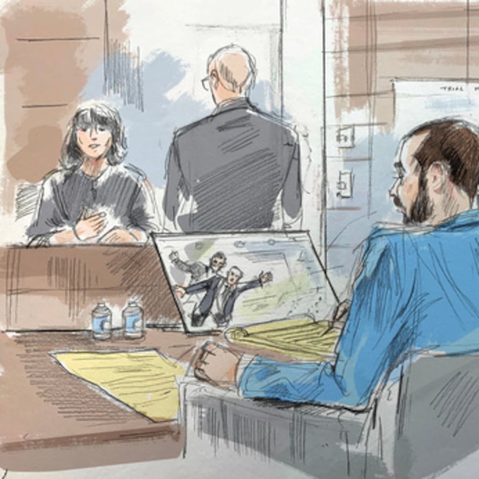 En este boceto judicial, un testigo describe el vídeo de un presunto ataque contra Salman Rushdie por parte de Hadi Matar, en un tribunal federal de Búfalo (Nueva York), el miércoles 22 de julio de 2026. Matar, en primer plano, está sentado junto al coabogado de su defensa.