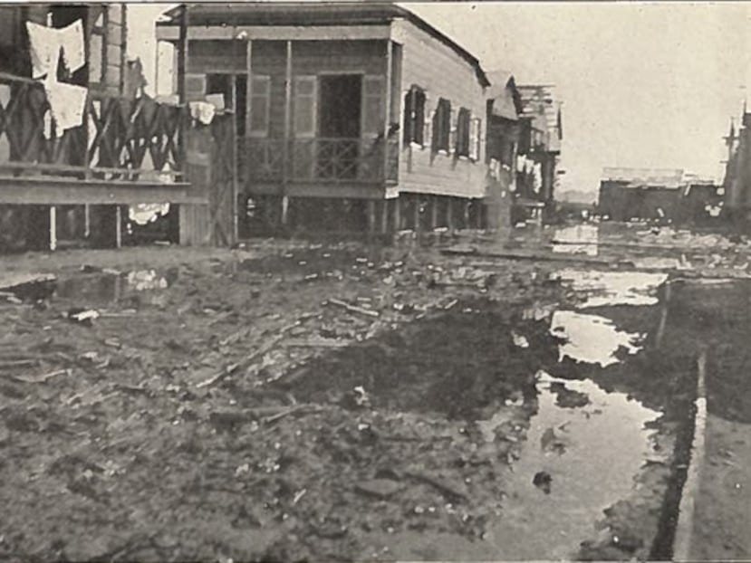 Calles de Puerta de Tierra durante la marea alta. Del Gobierno de Puerto Rico, Departamento de Trabajo, Beneficencia y Corrección, Oficina de Trabajo, Informe sobre las condiciones de los trabajadores en Puerto Rico, 30 de mayo de 1914 (San Juan, Puerto Rico: Oficina de Suministros, Imprenta y Transporte, 1914).