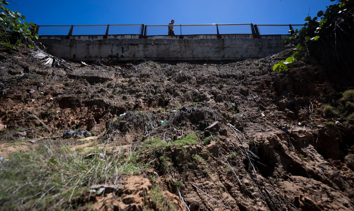Collapse risk grows at Paseo de Puerta de Tierra as erosion nears busy San Juan roadway