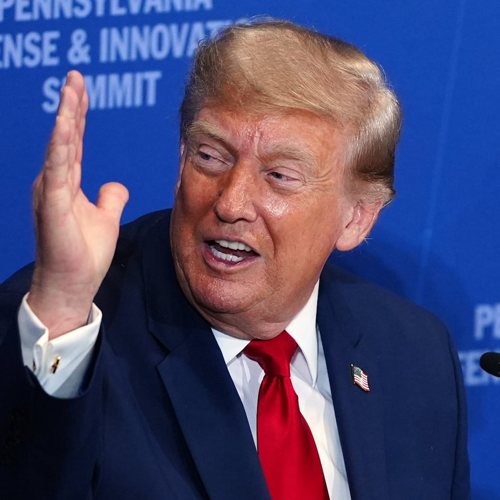 El presidente Donald Trump pronuncia un discurso en la Escuela Superior de Guerra del Ejército de Estados Unidos en Carlisle, Pensilvania, durante la Cumbre de Defensa e Innovación de Pensilvania, el miércoles 15 de julio de 2026.