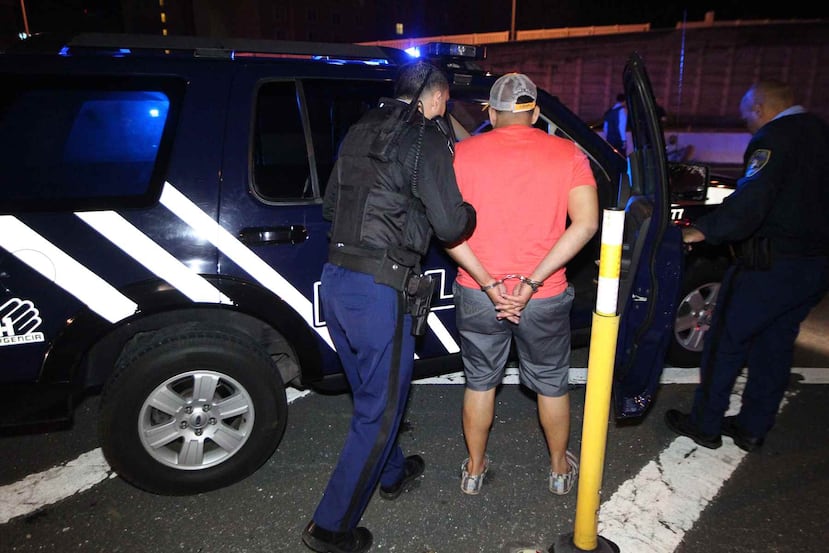El conductor, quien aún no ha sido identificado, fue llevado por la Policía a un cuartel, donde le sería administrada la prueba de alcohol.
