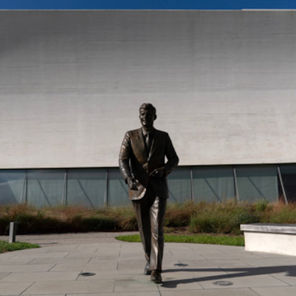 Una escultura del presidente John F. Kennedy en el Centro John F. Kennedy para las Artes Escénicas.