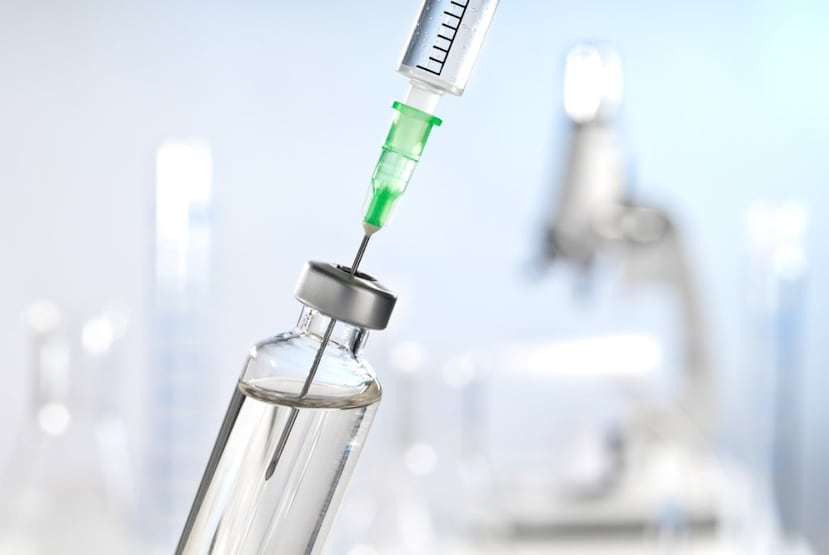 La mayoría de las personas no saben que los adultos también necesitan vacunas. Aunque muchos saben que se recomienda ponerse la vacuna contra la influenza todos los años, pocos adultos están al tanto de la necesidad de otras vacunas para ayudar a proteger