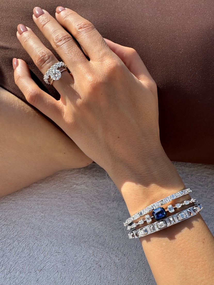 Más allá de las tendencias, las joyas de MARIANI son piezas concebidas para mujeres que buscan exclusividad y que desean llevar diseños diferentes a cualquier otro disponible en el mercado internacional.