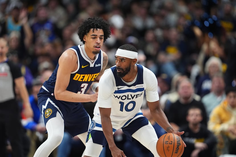 Julian Strawther (3) culminó su tercera temporada en la NBA con los Nuggets de Denver.