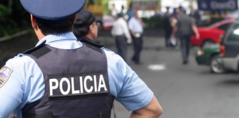 Como evidencia la Policía ocupó un vehículo marca Lexus IS250, color violeta, cuatro motoras y dos armas de fuego. (Archivo)