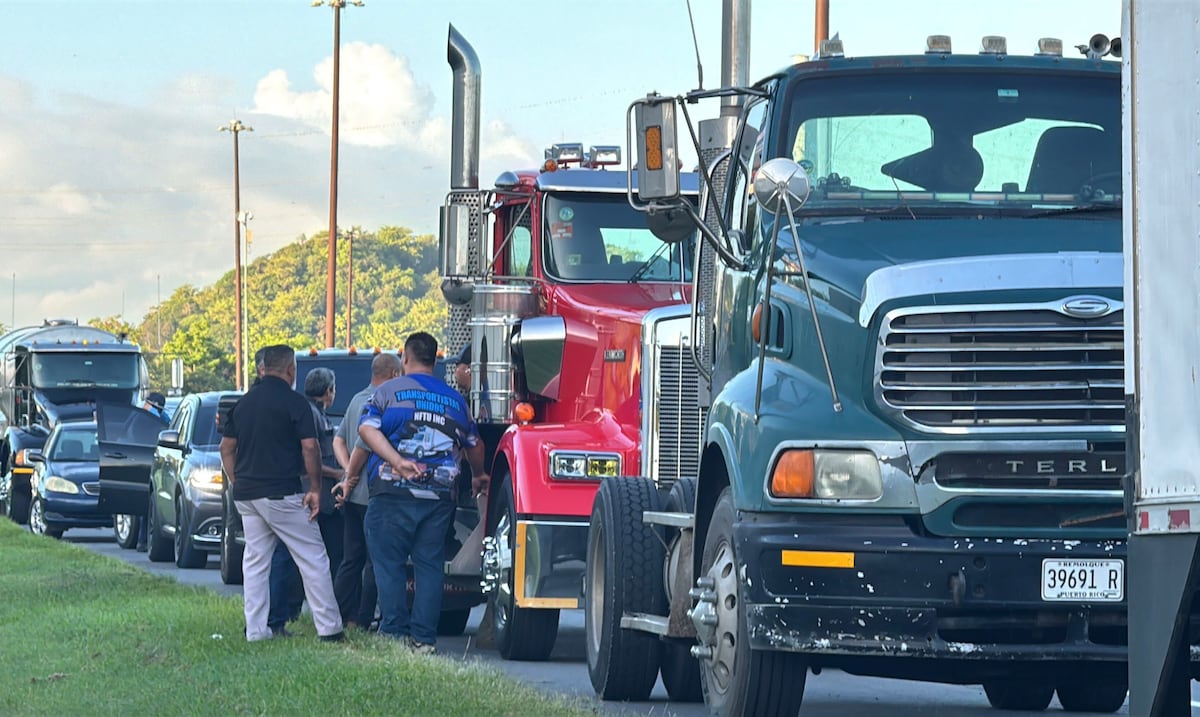 Camioneros se lanzan a la calle en manifestación por los altos costos del diésel