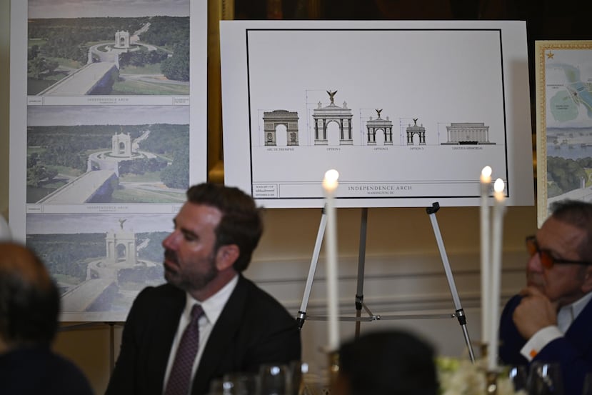 Trump muestra los planes para su denominado arco del triunfo.