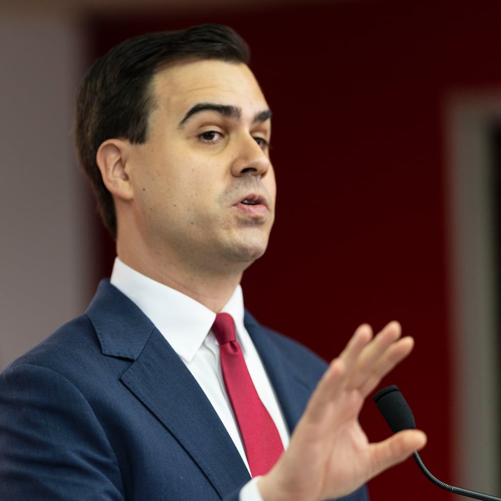 A un año y medio de llegar a la presidencia del PPD, Pablo José Hernández anunció su candidatura para seguir en el puesto y defendió los cambios que promueve en el partido.