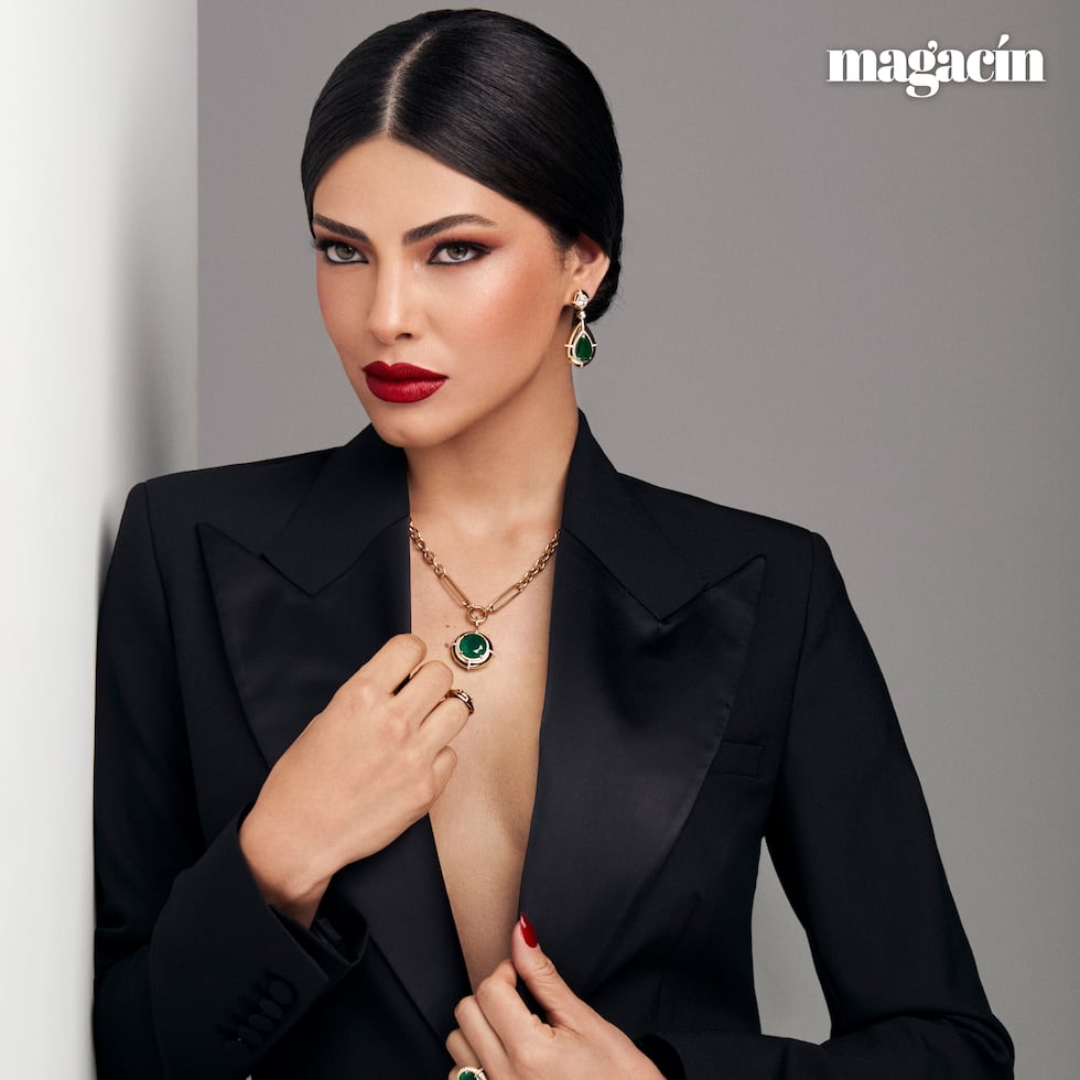 Las prendas de lujo destacan por su diseño, confección y capacidad de integrarse al guardarropa con naturalidad.
Fotos: Nolan Rivera
Styling: Claudia Madrid
Hair & Makeup: Ingrid Román
Modelo: Jennifer Barreto
Asistente de vestuario: Andrea Sofía Reverón