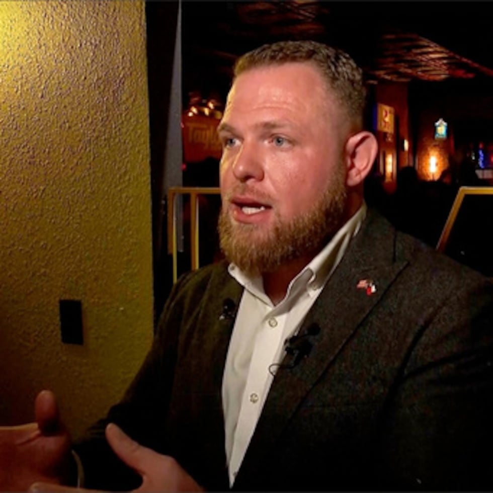 El senador estatal electo Taylor Rehmet ganaba, el sábado, por más de 14 puntos porcentuales.