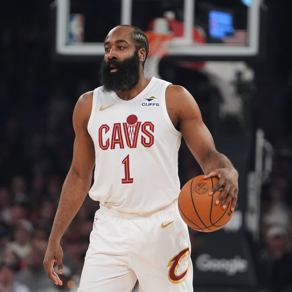 James Harden, de los Cavaliers de Cleveland, durante la primera mitad del segundo juego de la final de la Conferencia Este contra los Knicks de Nueva York.