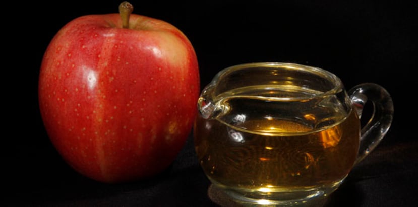 Bajo las nuevas normas, el jugo de manzana que contenga más de 10 partes por 1,000 millones podría ser retirado del mercado y las empresas productoras podrían encarar medidas legales. (AP)