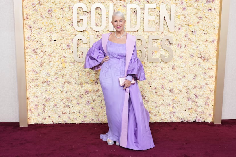 Helen Mirren llega a la 81a entrega de los Globos de Oro el domingo 7 de enero de 2024, en el Hotel Beverly Hilton en Beverly Hills, California. (Foto Jordan Strauss/Invision/AP)