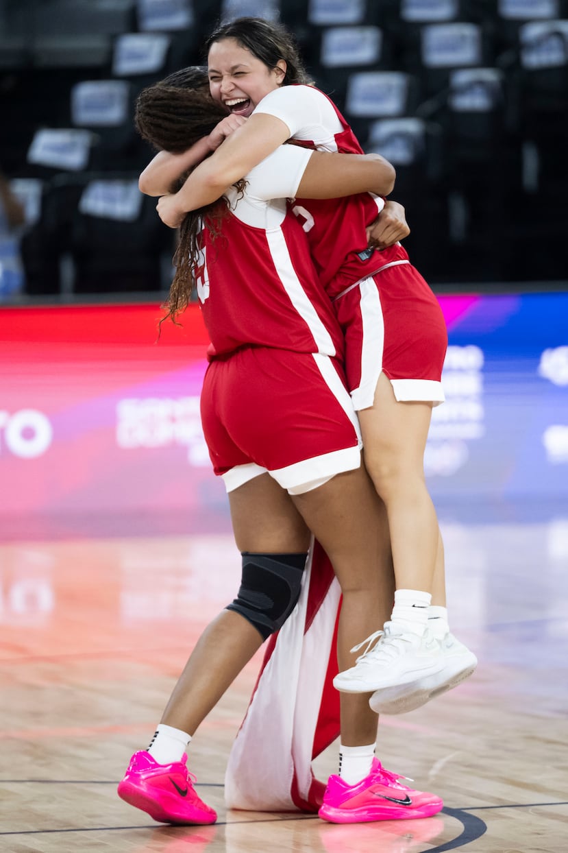 Alegría y celebración entre las integrantes del equipo puertorriqueño.