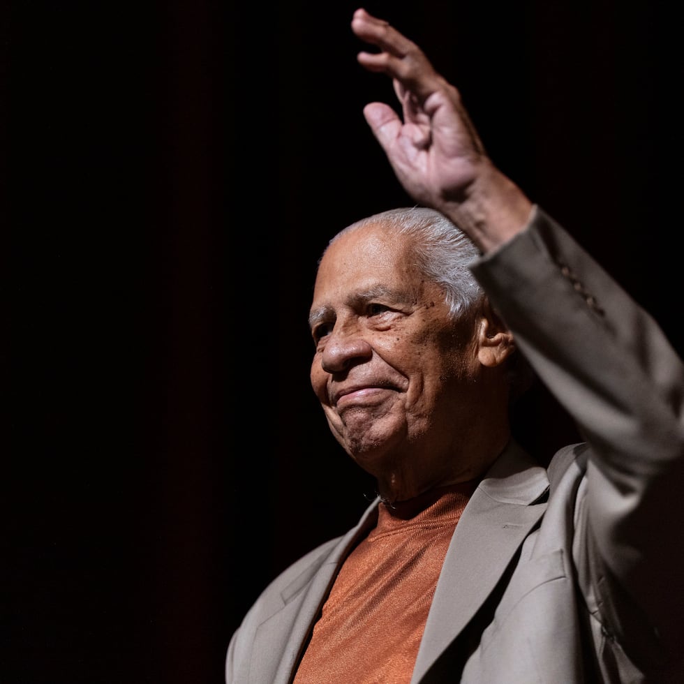 El escritor Luis Rafael Sánchez.