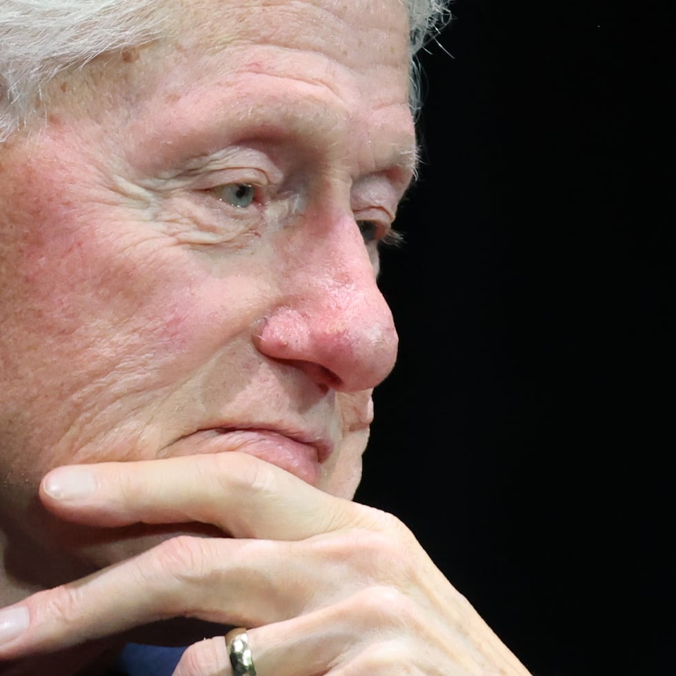 "Si regalamos nuestras libertades después de 250 años, puede que nunca las recuperemos”, dijo Clinton.