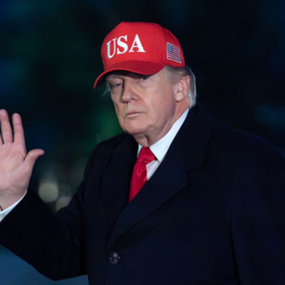 Trump acude invitado por el propietario de los Knicks, James Dolan