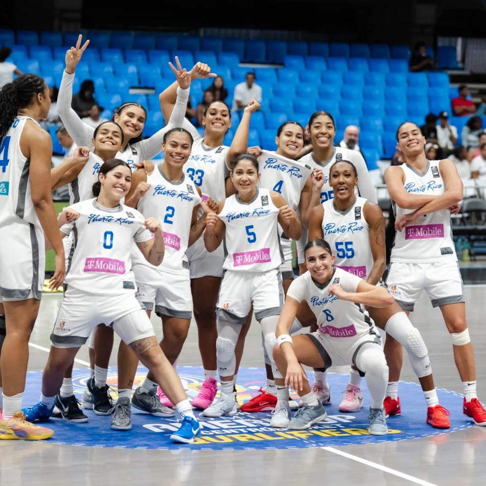 Las boricuas celebran la victoria ante República Dominicana.