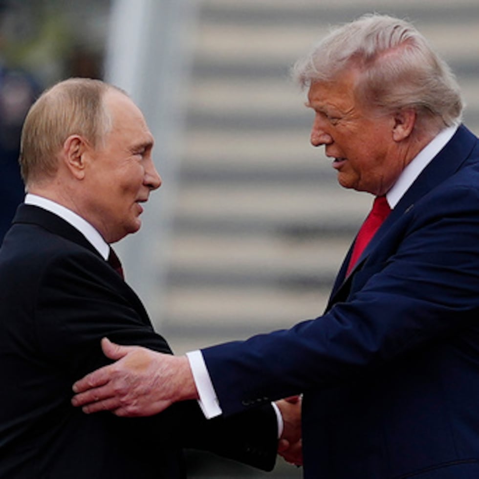 El presidente estadounidense Donald Trump ha sugerido en repetidas ocasiones que Vladimir Putin quiere la paz, pero a veces ha parecido frustrado por la tibieza del líder ruso en las conversaciones.