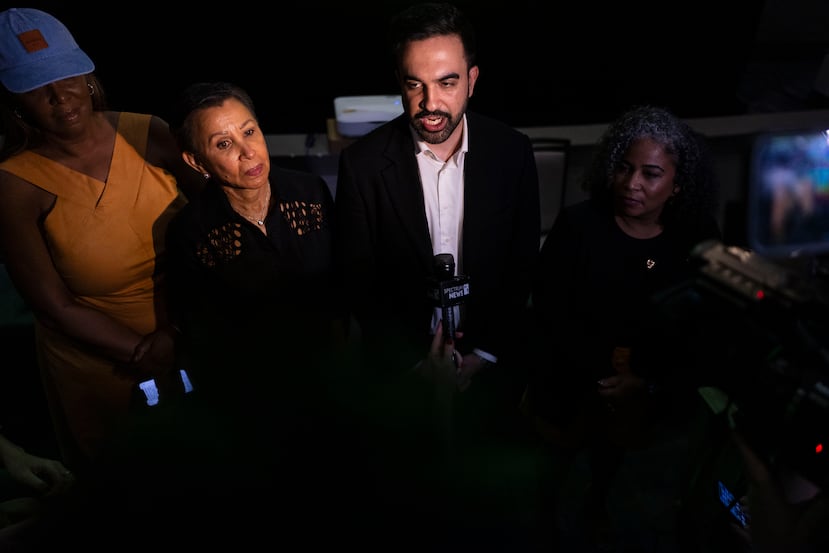 Mamdani estuvo acompañado por la congresista puertorriqueña Nydia Velázquez.