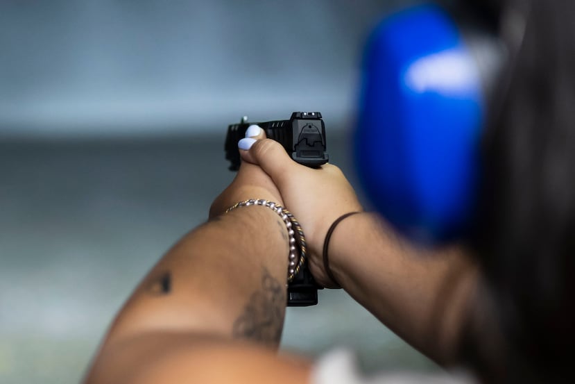 El mes pasado, el USPS propuso una nueva norma que permitiría a cualquiera enviar por correo armas de fuego ocultables como pistolas y revólveres.