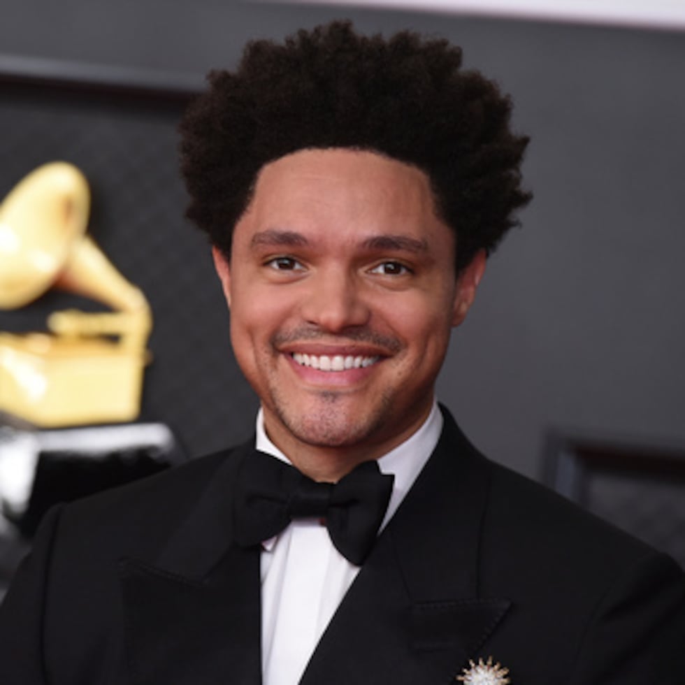 ARCHIVO - Trevor Noah aparece en la 63 edición de los premios Grammy en Los Ángeles el 14 de marzo de 2021. (Foto de Jordan Strauss/Invision/AP, Archivo)