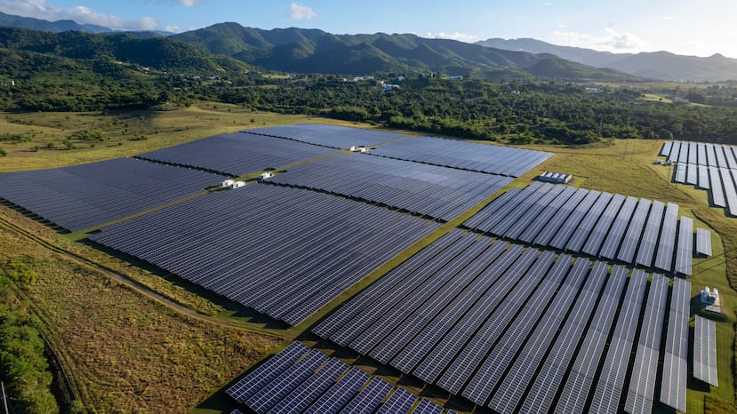 Arriba, la segunda finca solar de Windmar en el barrio Coto Laurel, en Ponce.