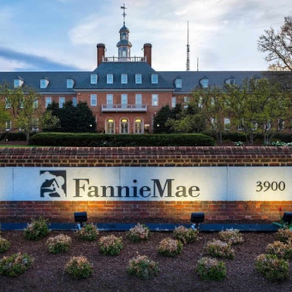 La voz en el anuncio, creada con el permiso del gobierno de Trump, promete una “nueva Fannie Mae” y llama a la institución el “protector del Sueño Americano”.