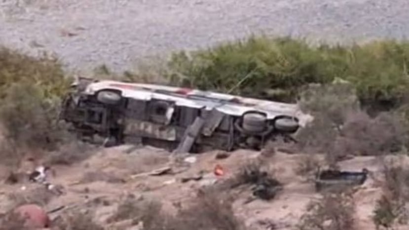 Caída de bus interprovincial a un abismo en el distrito de Ocoña, provincia de Camaná, en Arequipa, dejó al menos 37 fallecidos | Foto: Gerencia Regional de Salud de Arequipa