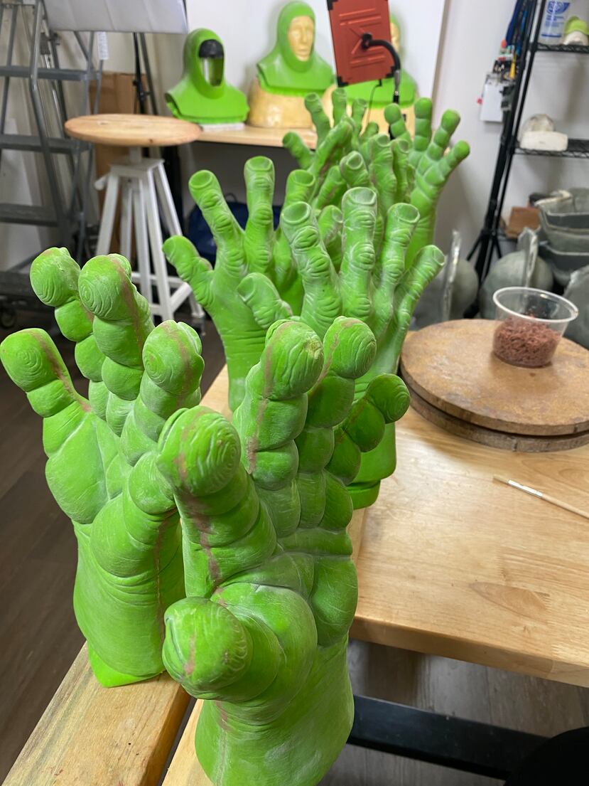 Proceso de elaboración de las manos de Shrek, desde el talle de Nicolás González en Los Ángeles.