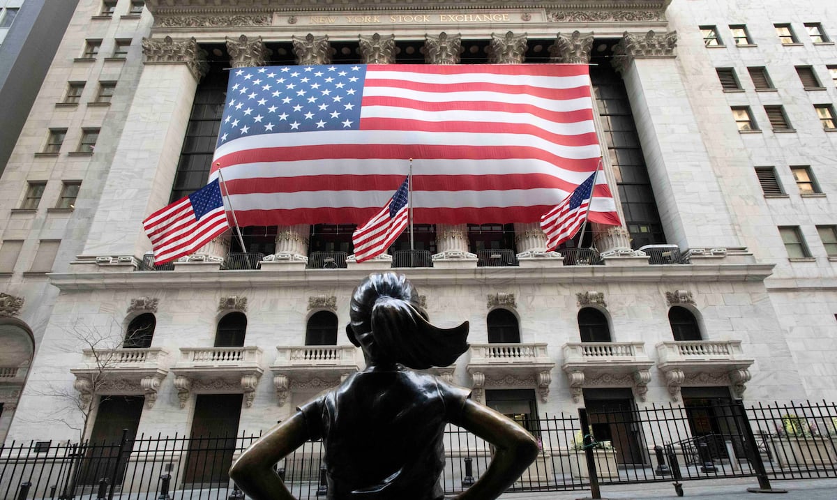 Schwab advierte sobre crecientes riesgos en inversiones vinculadas a la IA