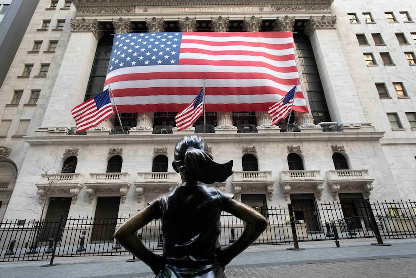 El mercado de valores de Estados Unidos se hundió en su peor día en más de tres décadas cuando las voces de Wall Street dijeron que el coronavirus podría arrastrar a la economía a una recesión. (AP)