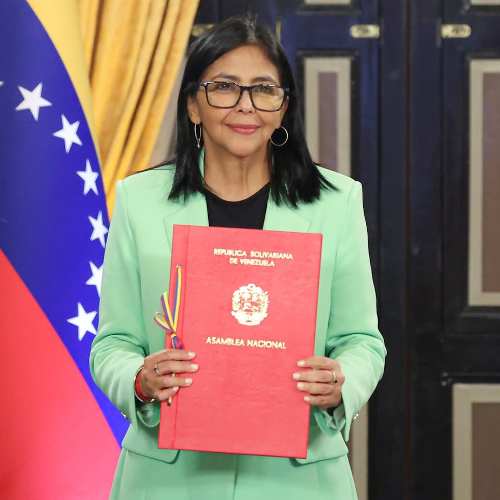 Delcy Rodríguez pidió que ese diálogo tenga “resultados concretos, inmediatos” y que sea venezolano, es decir, explicó, que “no se impongan más las órdenes externas, ni desde Washington, ni desde Bogotá ni desde Madrid”.