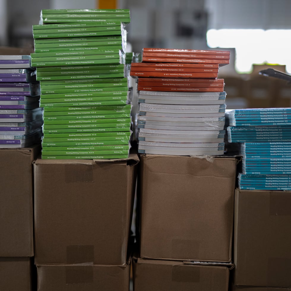According to Fidel Brito, founder of Librería Educativa, the number of bookstores dedicated to school textbooks has dropped by a third in recent years. This decline is largely a result of the low birth rate, migration, and the operational costs faced by book retailers.