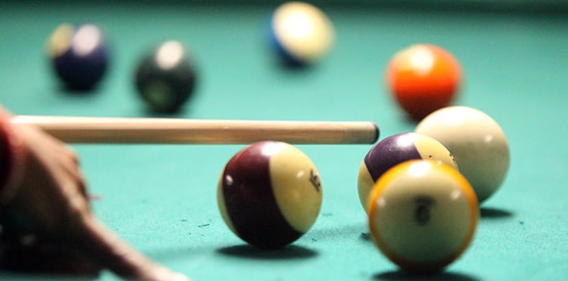 Según el informe de novedades, Sánchez Otero utilizó un taco de billar para agredir en el brazo izquierdo a Ángel M. Viera Roberto. (Archivo)