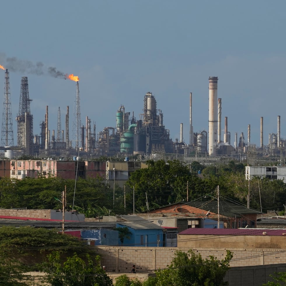 El comando militar no especificó si la Guardia Costera de Estados Unidos tomó el control del buque, tal como ha sucedido en incautaciones anteriores.