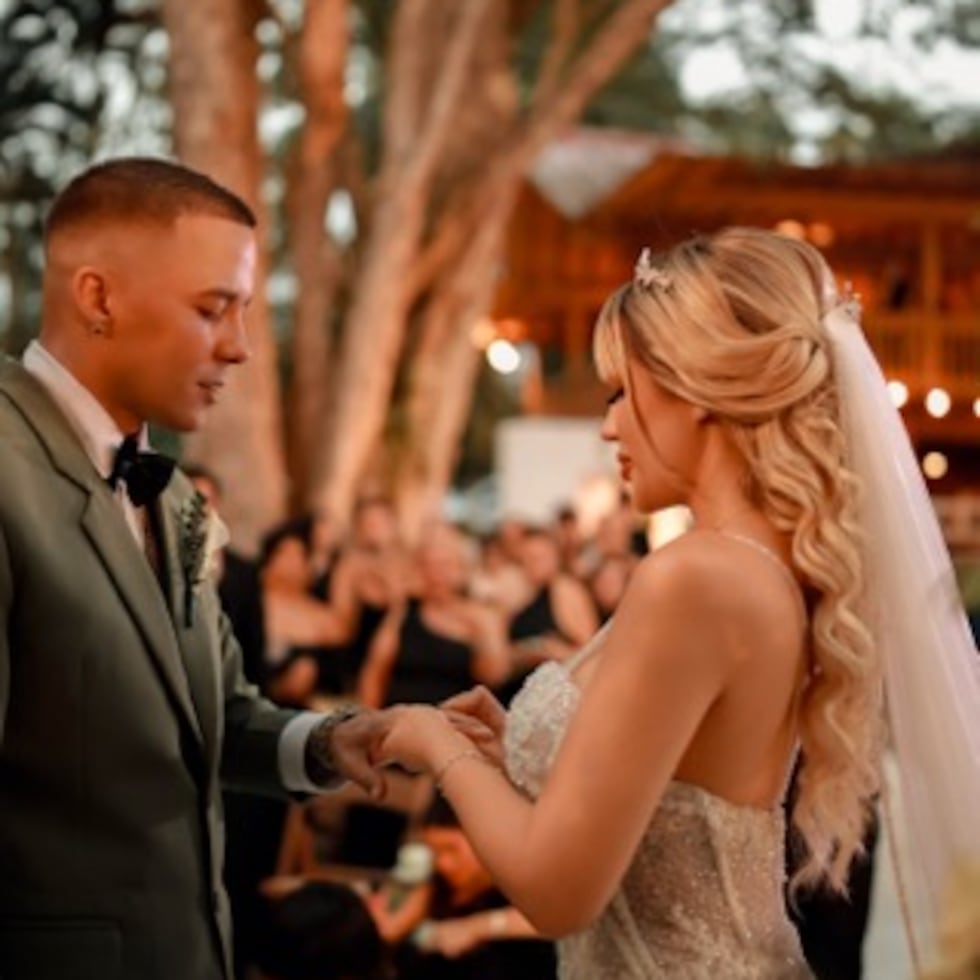 La pareja se casó en Trujillo Alto.