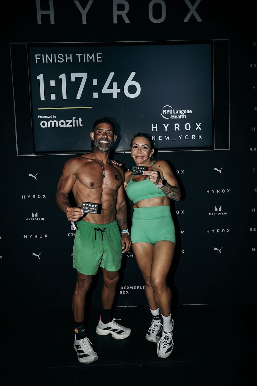 Compitió junto a su esposa, logrando un tiempo de 1:17:46 en la categoría de dobles mixtos.