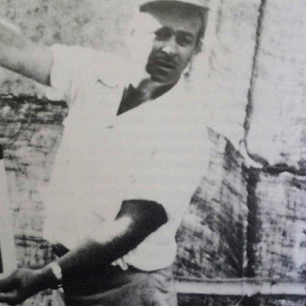 El director Jack Delano en la filmación de la película “Los peloteros”.