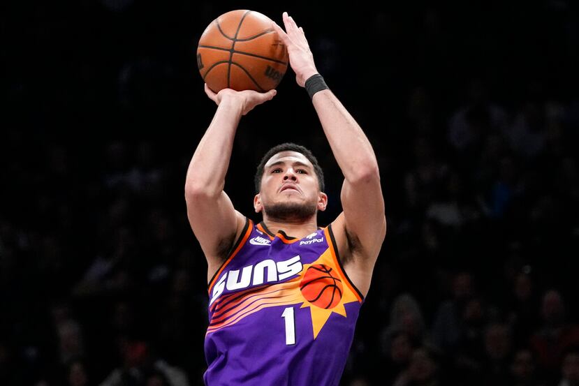 Devin Booker superó los 12,000 puntos con los Suns de Phoenix.