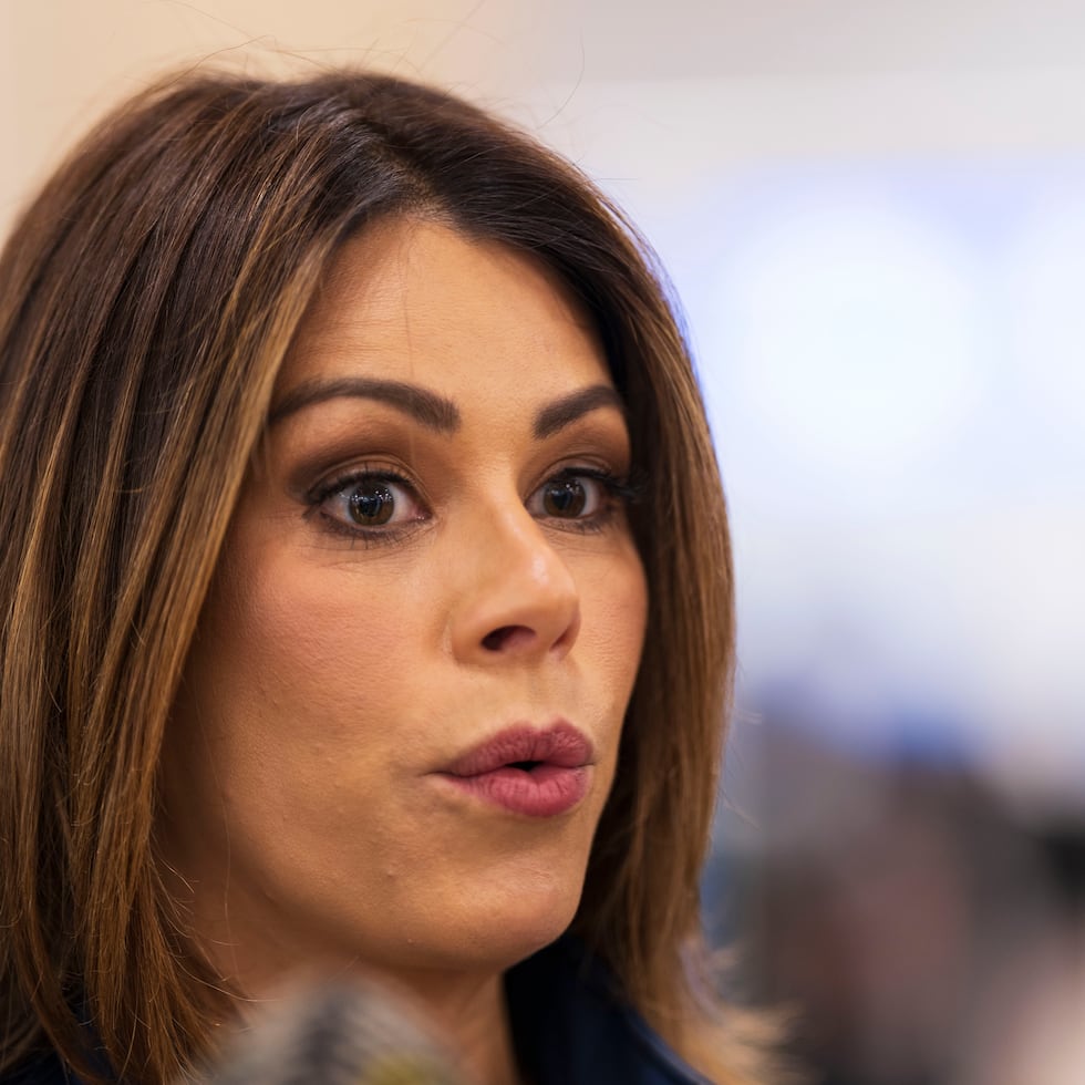 La exsecretaria de DACO, Valerie Rodríguez Erazo afirmó a El Nuevo Día que el secretario de la gobernación, Francisco Domenech, intervino indebidamente en el proceso de adjudicación del contrato.