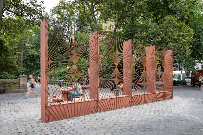 "Graft" en el Parque Central, en Nueva York, invita a los espectadores a contemplar la resiliencia de la identidad cultural y las experiencias diaspóricas que han influido en la historia y la actualidad de la ciudad de Nueva York.