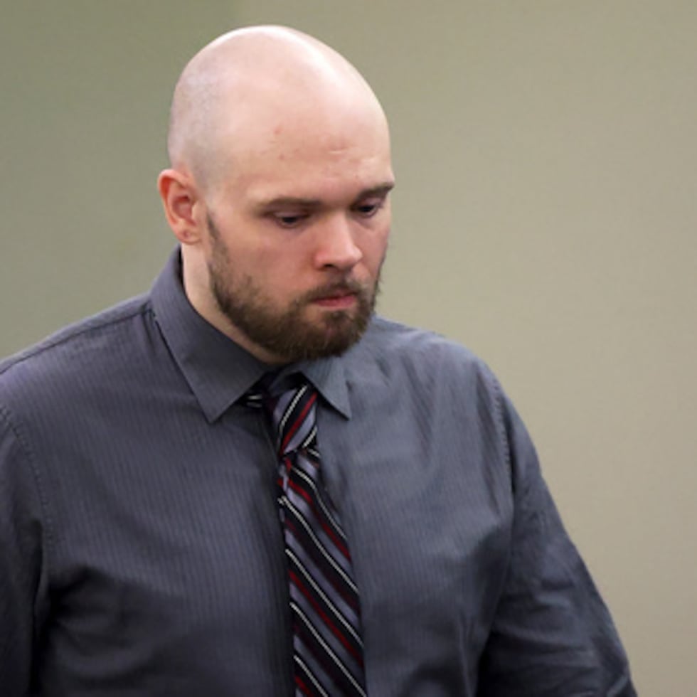 El acusado Tanner Horner entra en la sala para los argumentos finales durante la fase de castigo de su juicio por asesinato capital el martes 5 de mayo de 2026, en el Centro de Justicia Penal Tim Curry en Fort Worth, Texas. (Amanda McCoy/Star-Telegram vía AP)