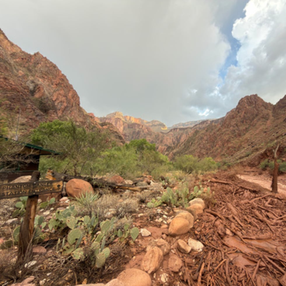 Así luce el arroyo Bright Angel, cerca de la estación de guardabosques Phantom, en el Gran Cañón (Arizona), tras la crecida repentina provocada por las tormentas.
